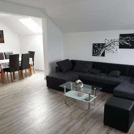Apartman Majetic Оточац Экстерьер фото