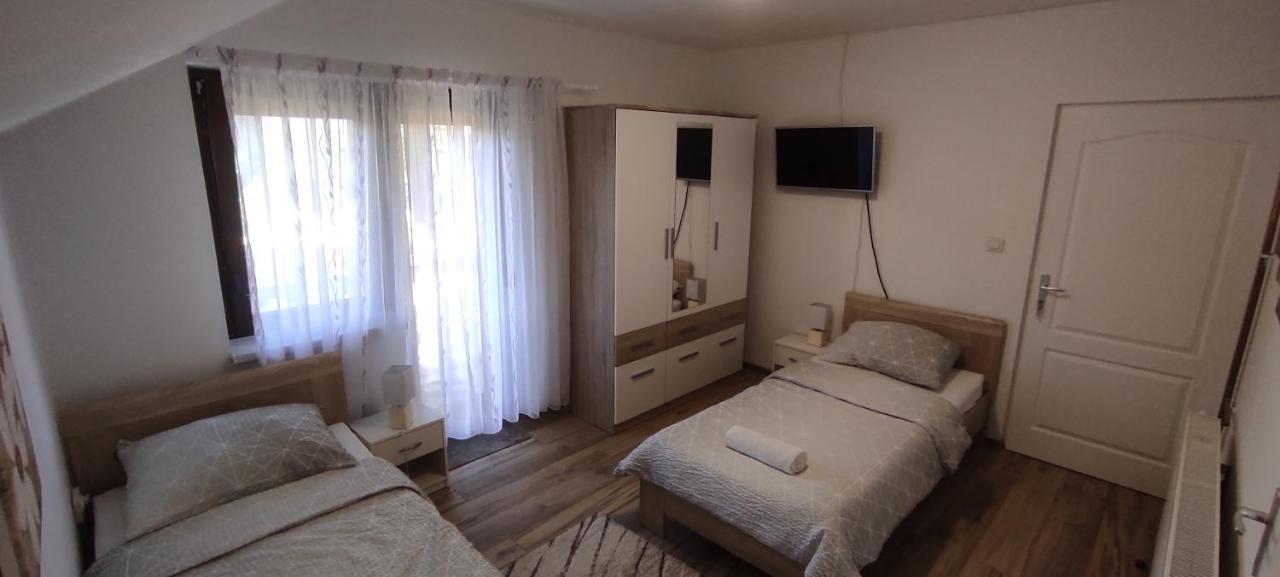 Apartman Majetic Оточац Экстерьер фото