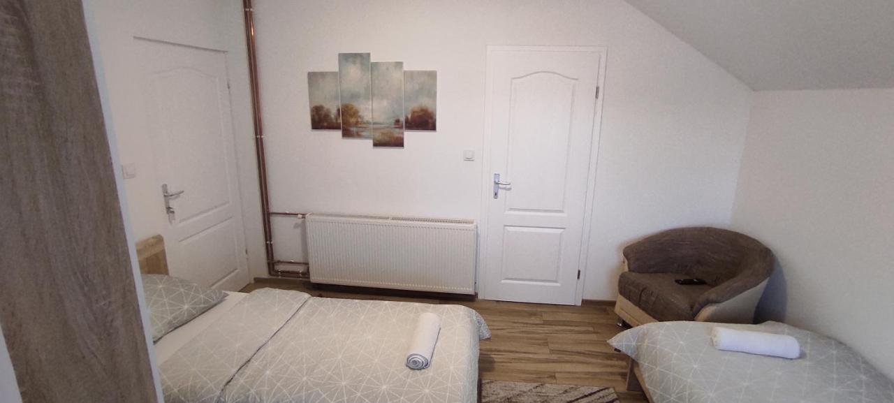 Apartman Majetic Оточац Экстерьер фото