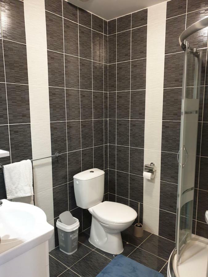 Apartman Majetic Оточац Экстерьер фото