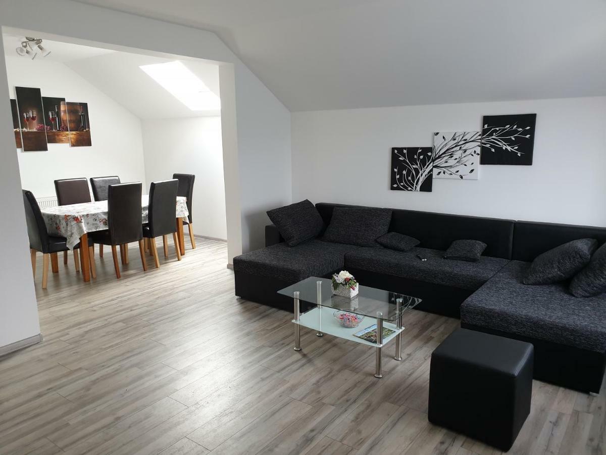 Apartman Majetic Оточац Экстерьер фото